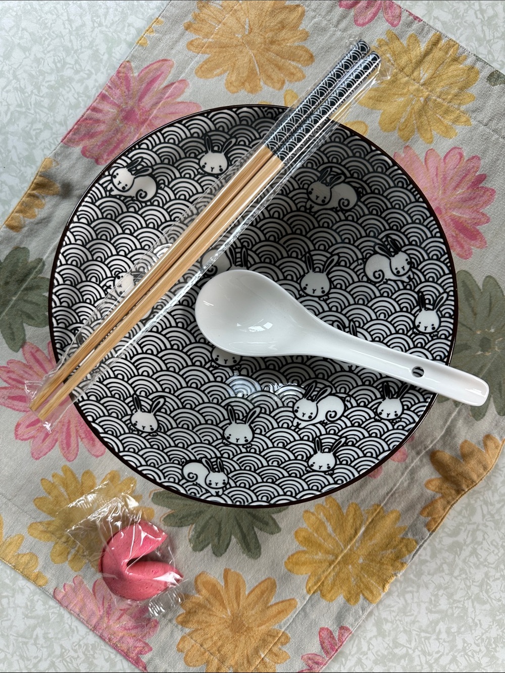 NWOT SH Home Bunnies Ramen Set Stoneware